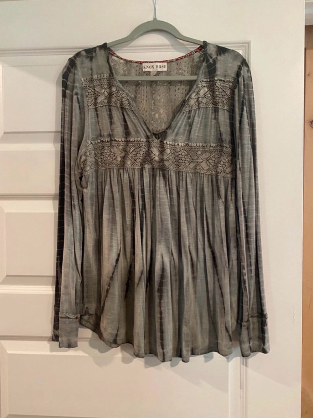 Knox Rose Gray Tie-Dye Lace-Trim V-Neck Tunic